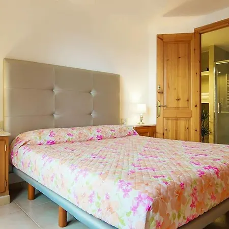 Waterfront With Breathtaking Views And Pool וילה *