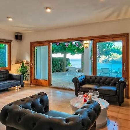 Waterfront With Breathtaking Views And Pool * קולרה
