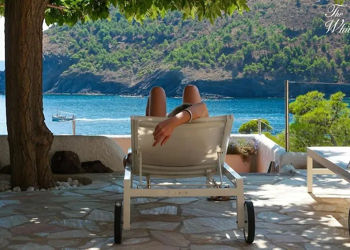 Waterfront With Breathtaking Views And Pool וילה *