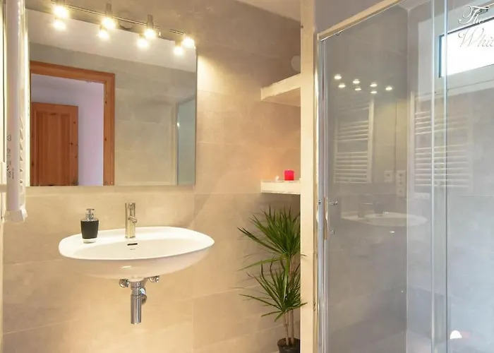 Waterfront With Breathtaking Views And Pool * קולרה