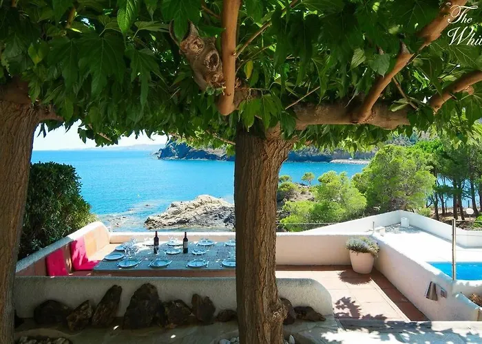 וילה Waterfront With Breathtaking Views And Pool קולרה