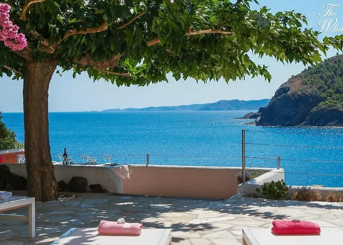 Waterfront With Breathtaking Views And Pool *