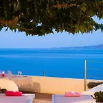 Waterfront With Breathtaking Views And Pool 콜레라